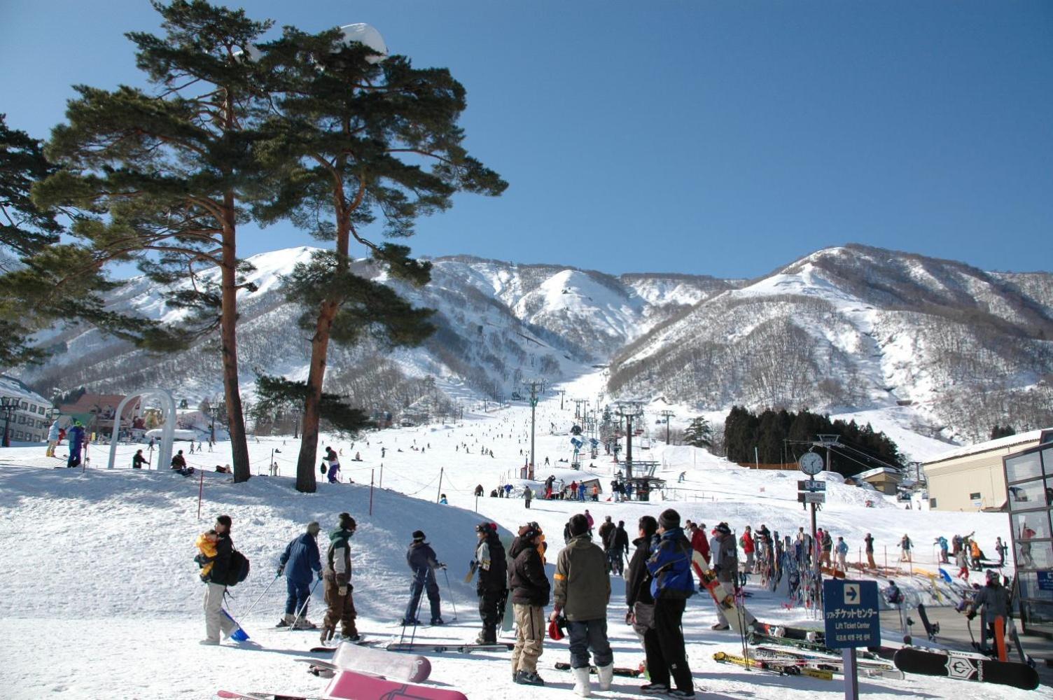 K'S House Hakuba Alps - Travelers Hostel Exterior photo